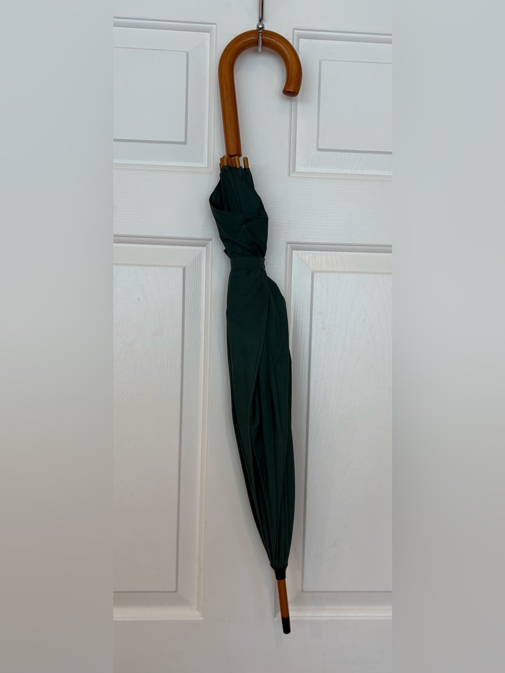 Jaguar Green Golf Umbrella with Wooden Handle - Picture 4 of 4
